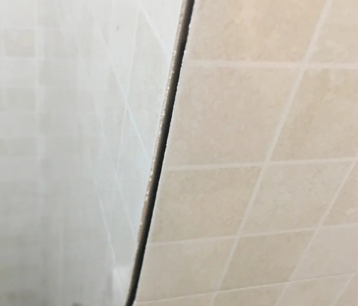 湟源瓷砖空鼓维修公司分享阳台瓷砖脱落的修复过程可以分为以下几个步骤