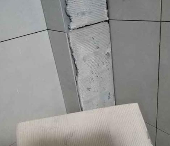 湟源瓷砖空鼓维修公司分享下厨房瓷砖脱落的补救措施。